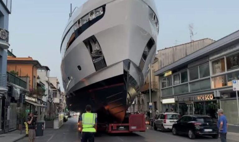 La via del mare a sud dello stadio